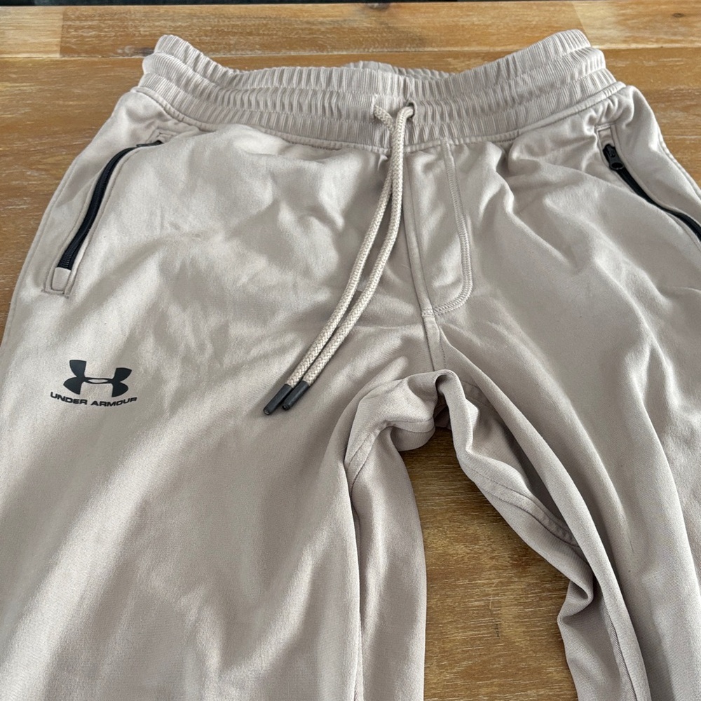 Under Armour men's  tan with black zippers Joggers size small EUC